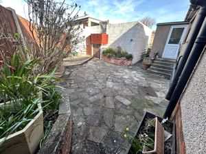 Photo 25- click for photo gallery